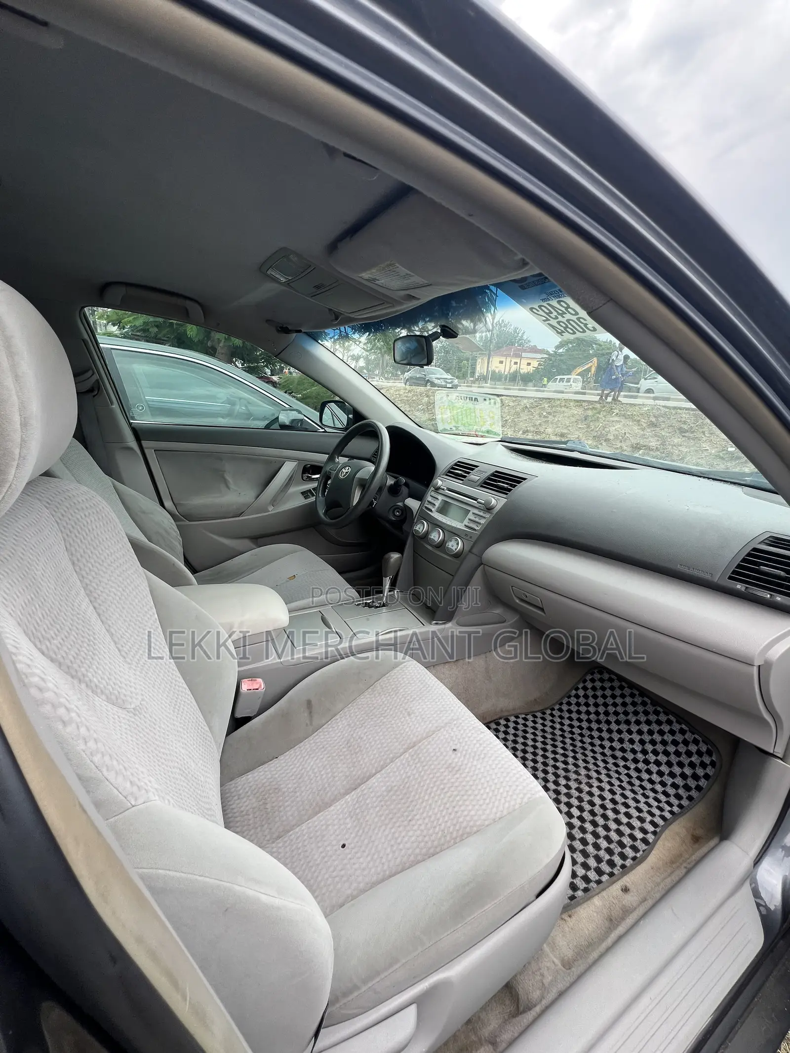 Toyota Camry LE 4dr Sedan (2.5L 4cyl 6AM) 2010 Gray