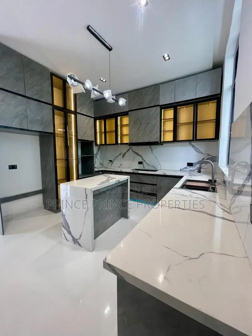 Furnished 5bdrm Duplex in Lekki, Chevron for sale