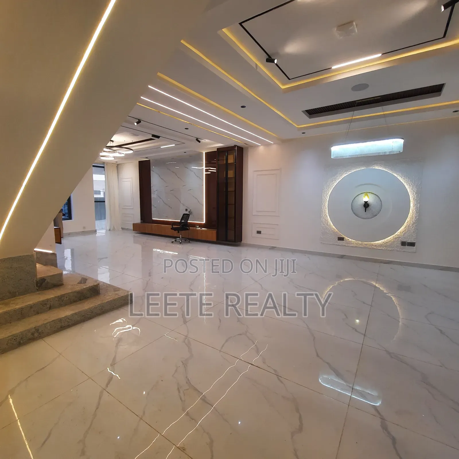 5bdrm Townhouse/Terrace in Utako for sale