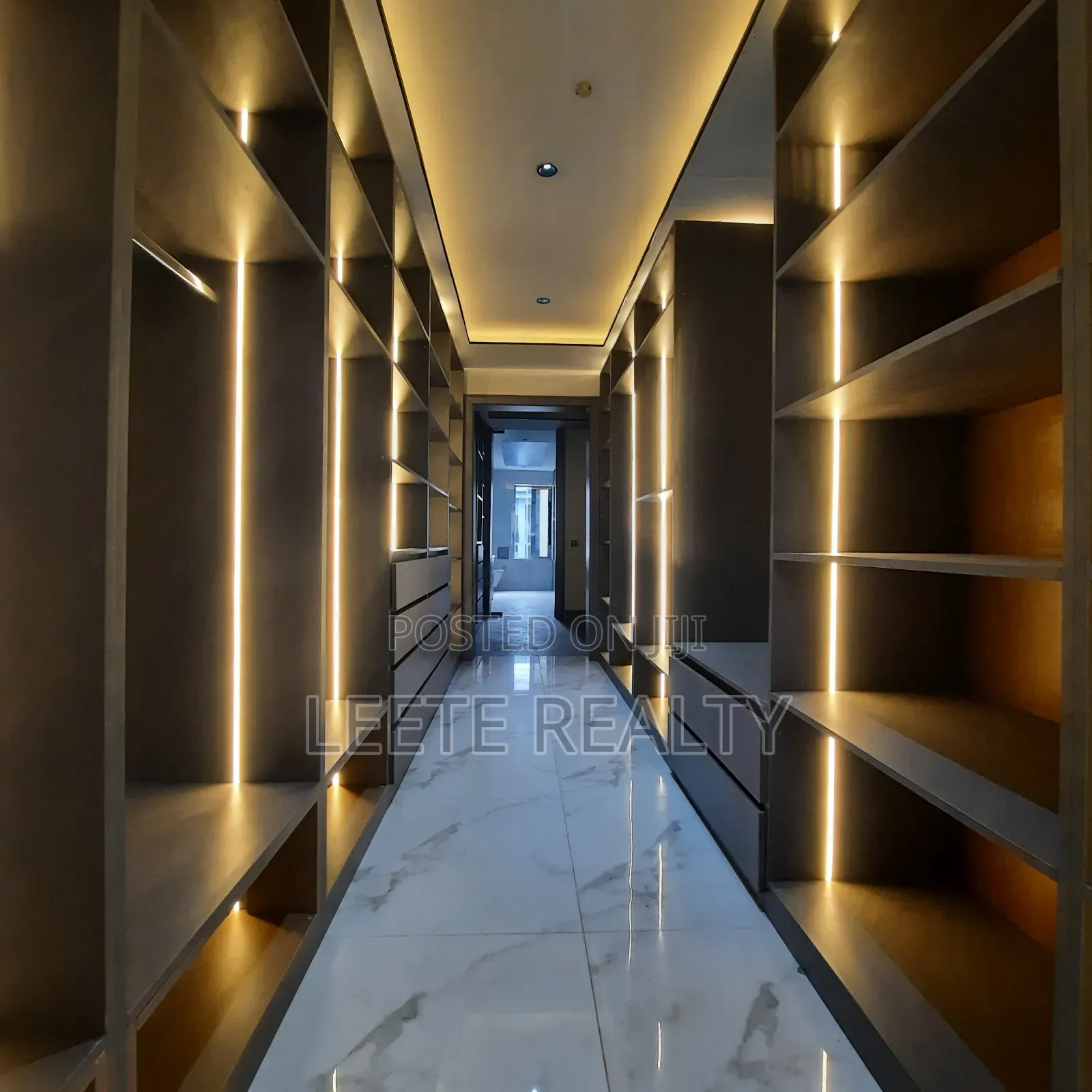 5bdrm Townhouse/Terrace in Utako for sale