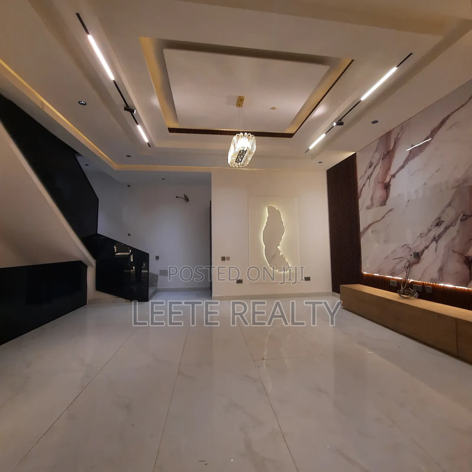 5bdrm Townhouse/Terrace in Utako for sale