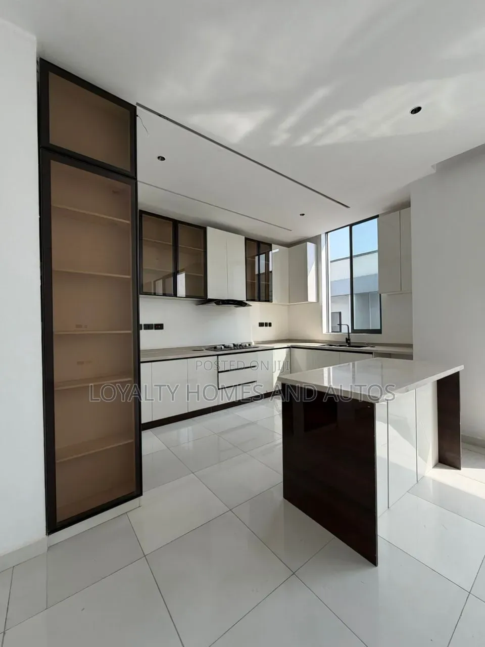6bdrm Duplex in Berger for sale