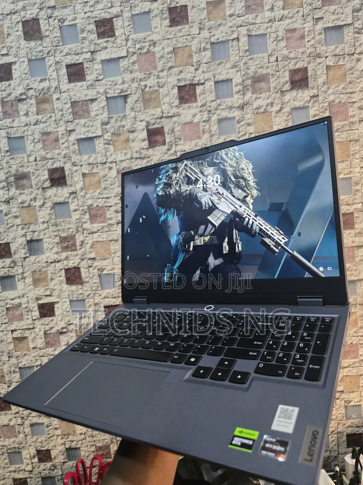 Laptop Lenovo LOQ 15ARP9 12GB AMD Ryzen 5 SSD 512GB