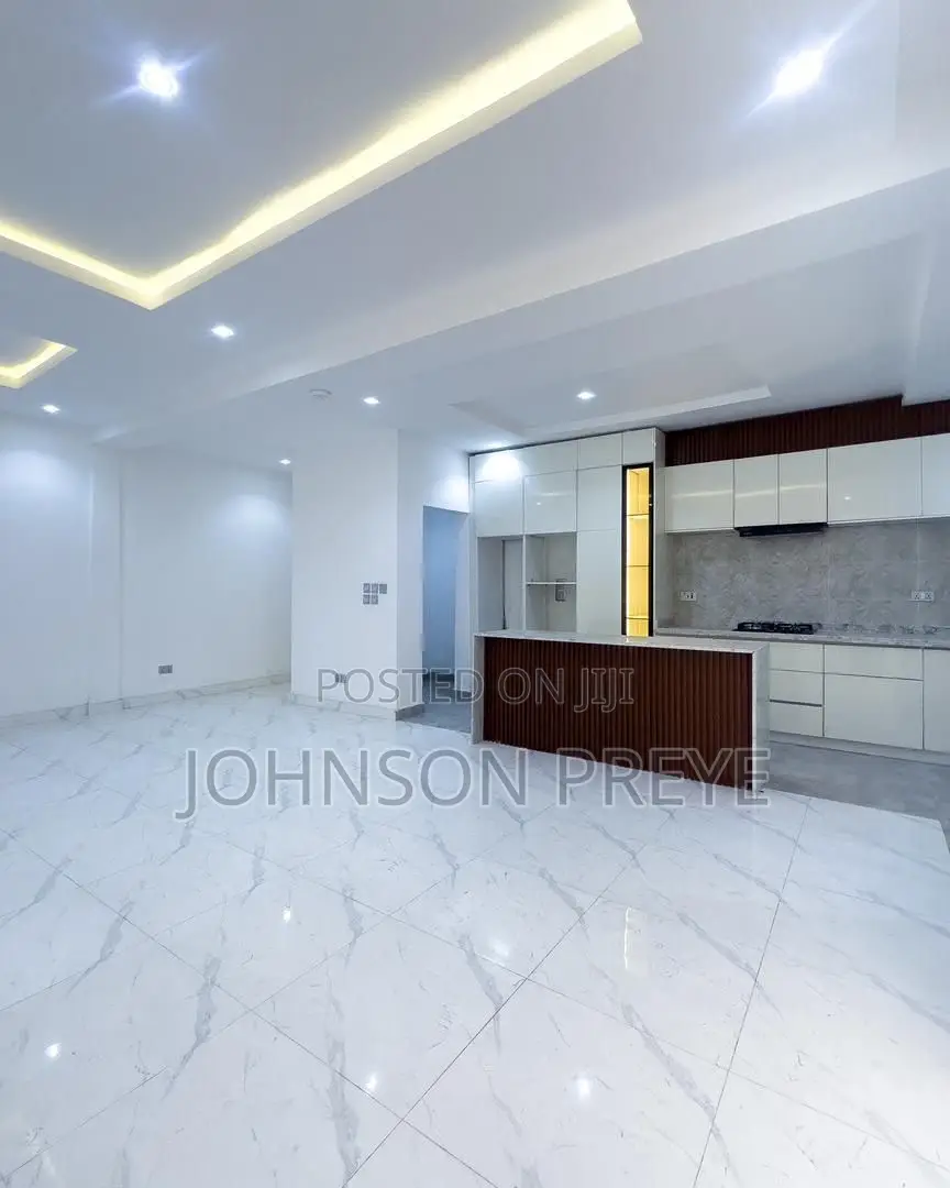 2bdrm Apartment in Lekki Phase 1 for rent