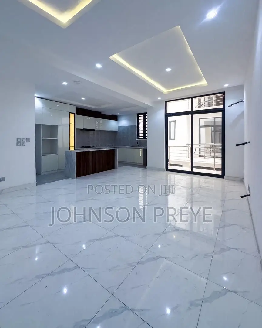 2bdrm Apartment in Lekki Phase 1 for rent