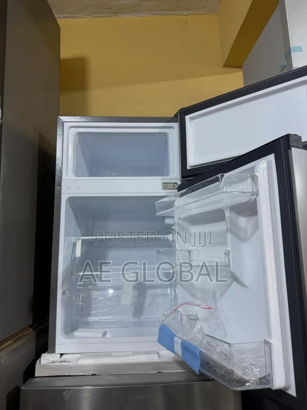 Hisense Double Door Refrigerator Model: Ref 120dr Gross Volume: 91l