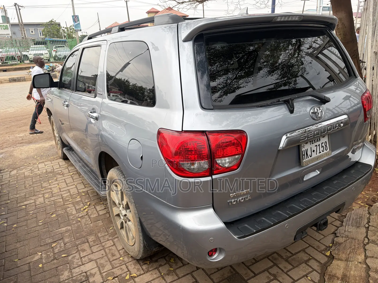 Toyota Sequoia Limited FFV 4dr SUV 4WD (5.7L 8cyl 6A) 2014 Silver