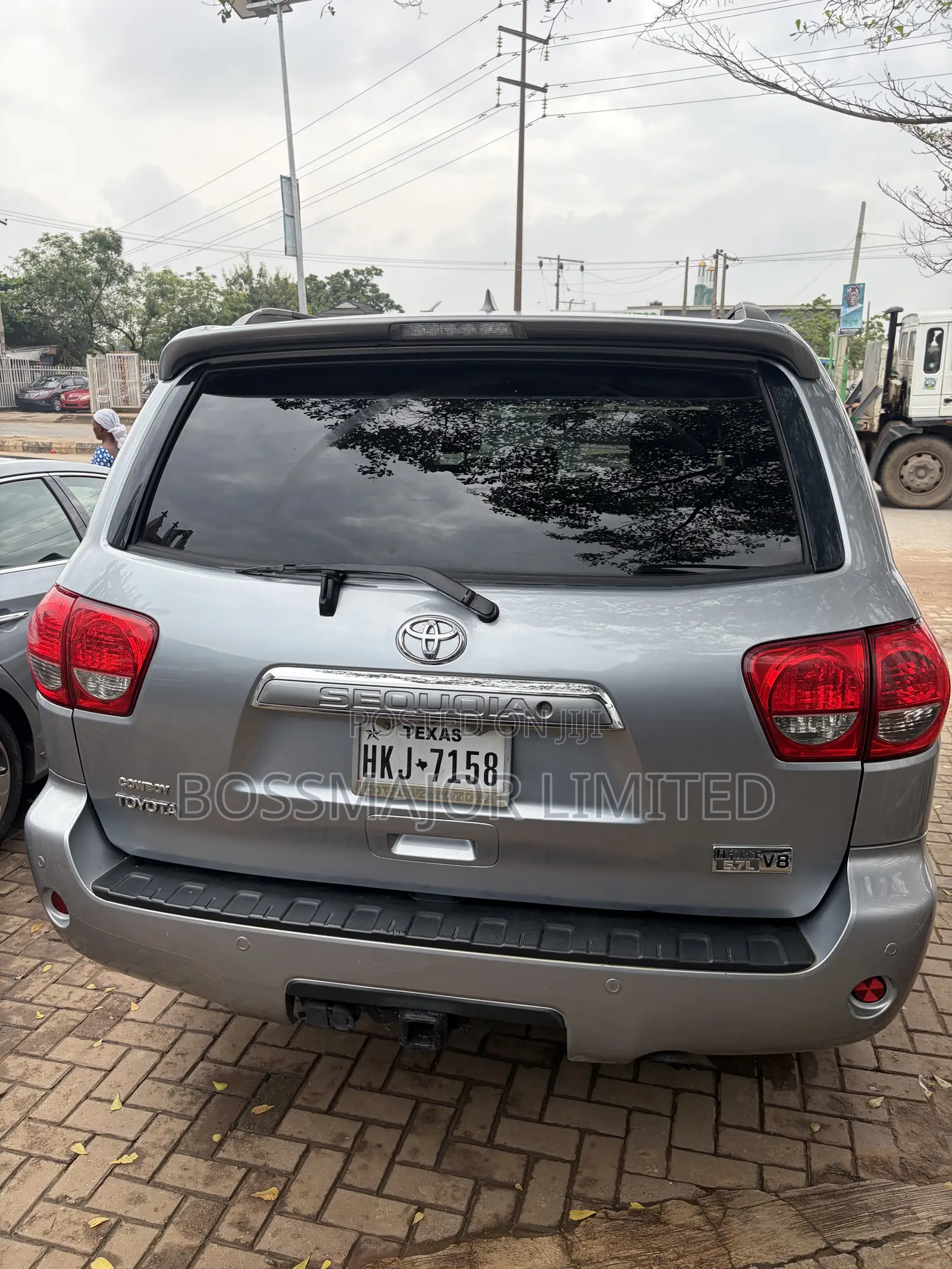 Toyota Sequoia Limited FFV 4dr SUV 4WD (5.7L 8cyl 6A) 2014 Silver