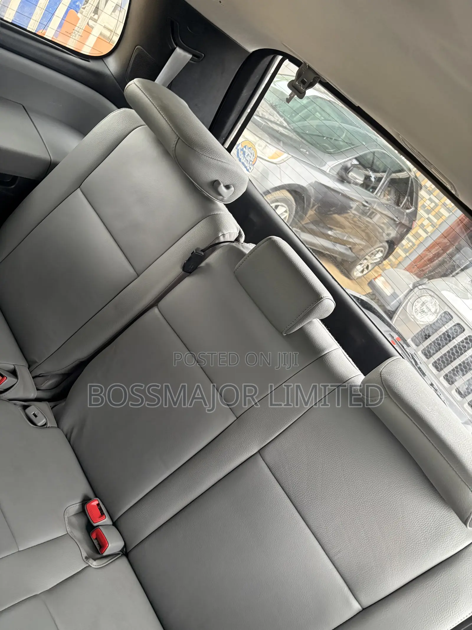 Toyota Sequoia Limited FFV 4dr SUV 4WD (5.7L 8cyl 6A) 2014 Silver