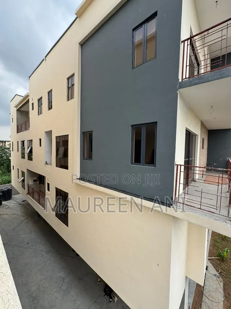 4bdrm Duplex in Onanikoro, Obanikoro for sale