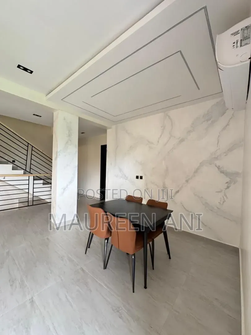 4bdrm Duplex in Onanikoro, Obanikoro for sale