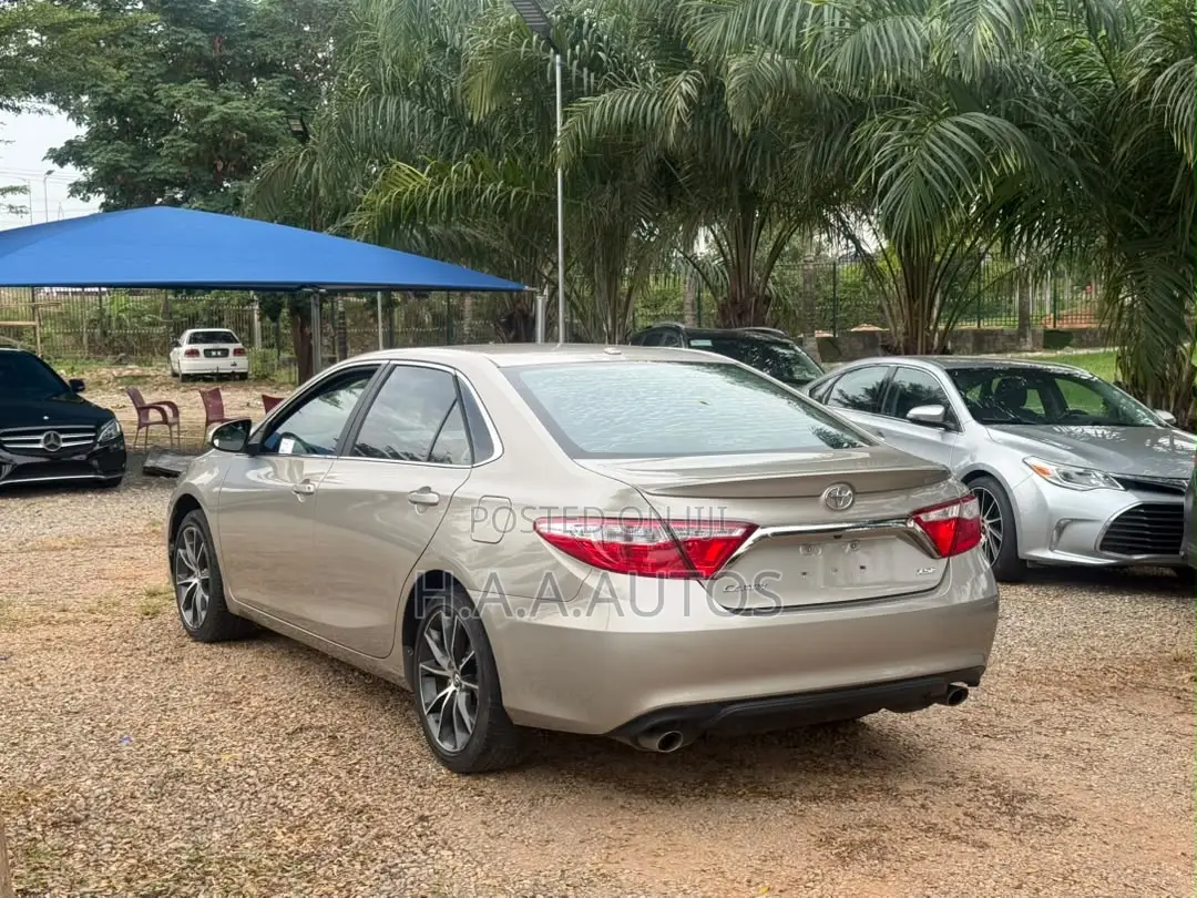 Toyota Camry XSE V6 4dr Sedan (3.5L 6cyl 6A) 2016 Gold