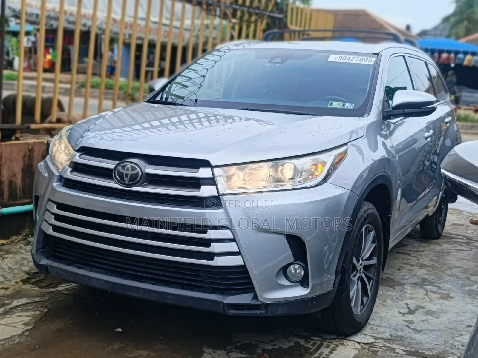 Toyota Highlander XLE 4x2 V6 (3.5L 6cyl 8A) 2017 Silver