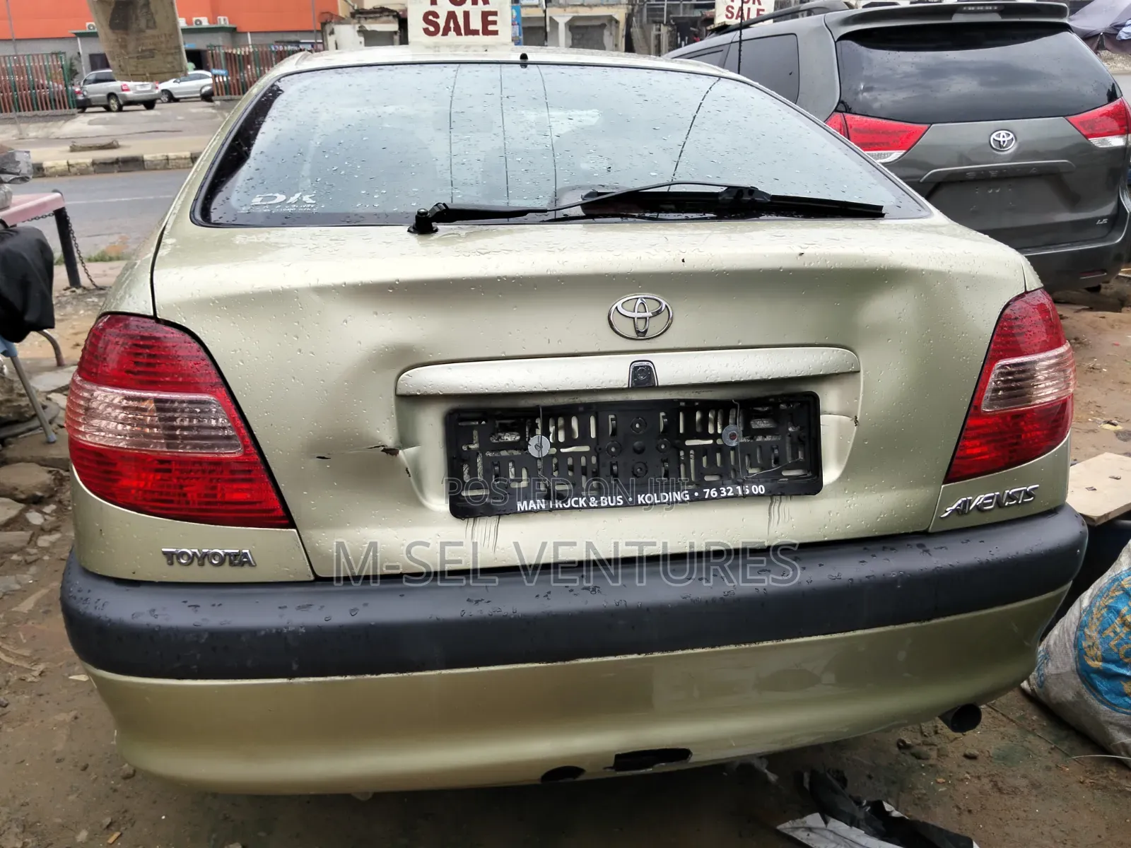 Toyota Avensis 1.6 VVT-i 2000 Gold