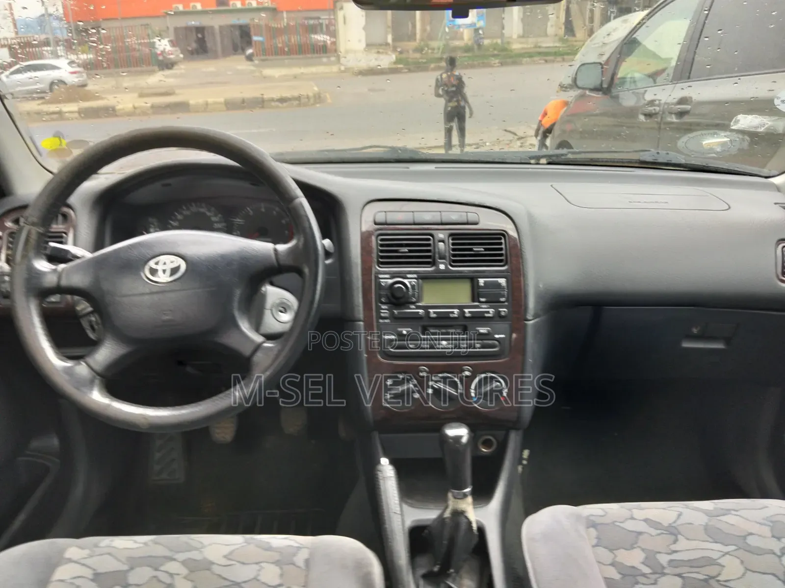 Toyota Avensis 1.6 VVT-i 2000 Gold
