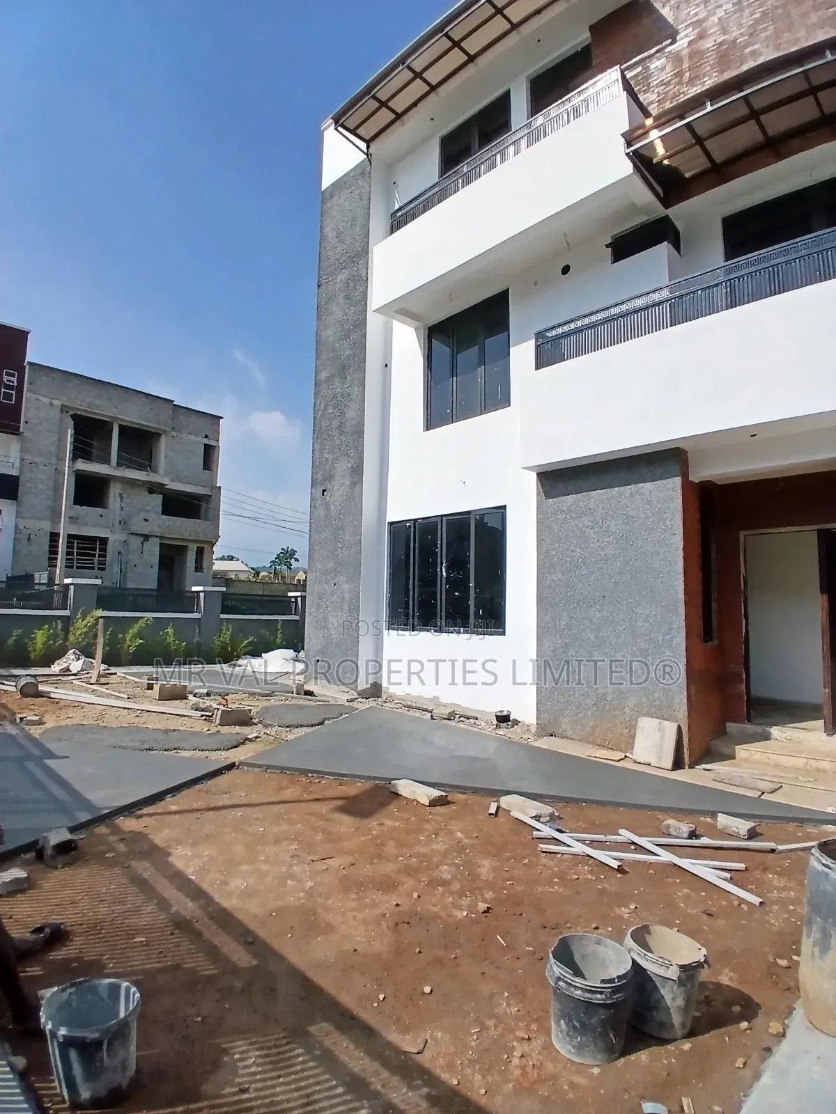 4bdrm Townhouse/Terrace in Dantata Estate, Bunkoro for sale