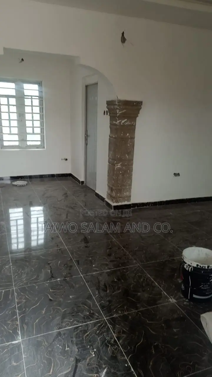 2bdrm Block of Flats in Lagelu for rent