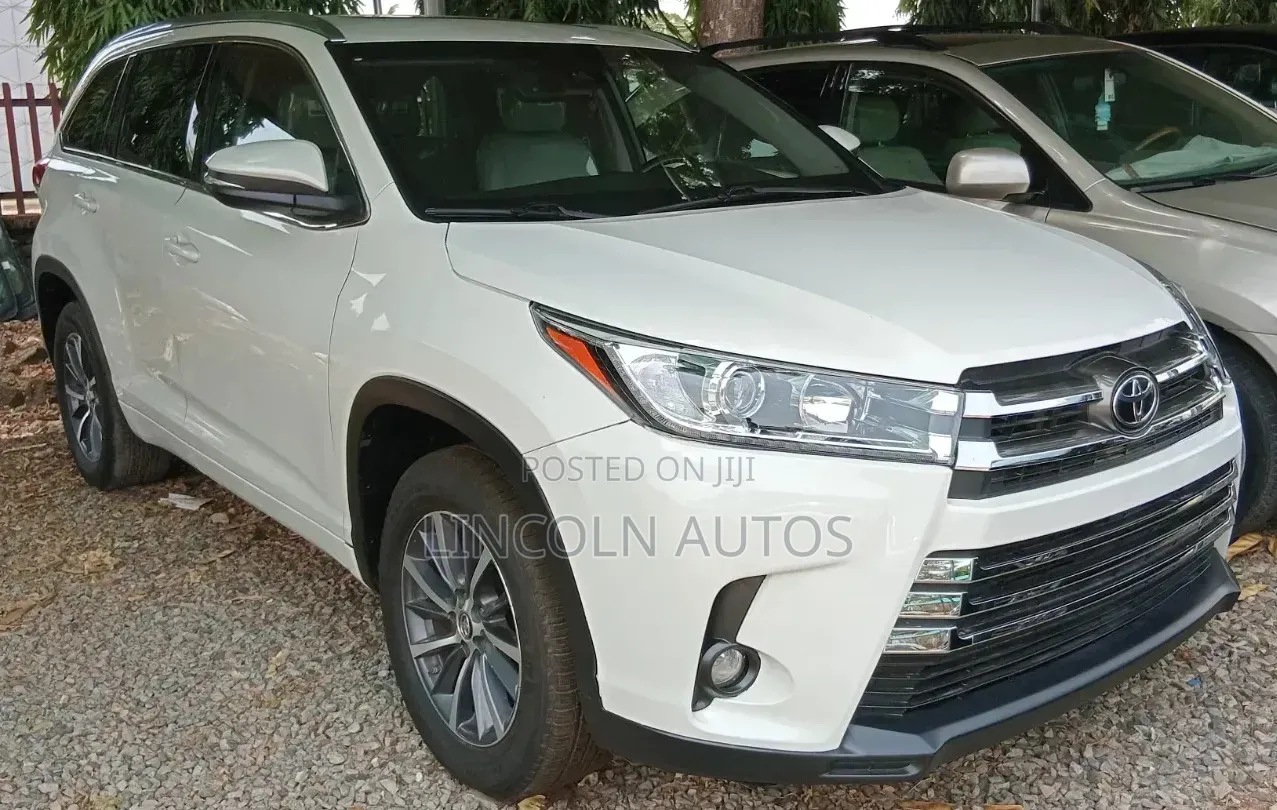 Toyota Highlander XLE 4x4 V6 (3.5L 6cyl 8A) 2018 Off white