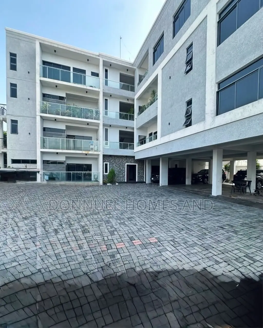 3bdrm Apartment in Lekki Phase 1 for rent