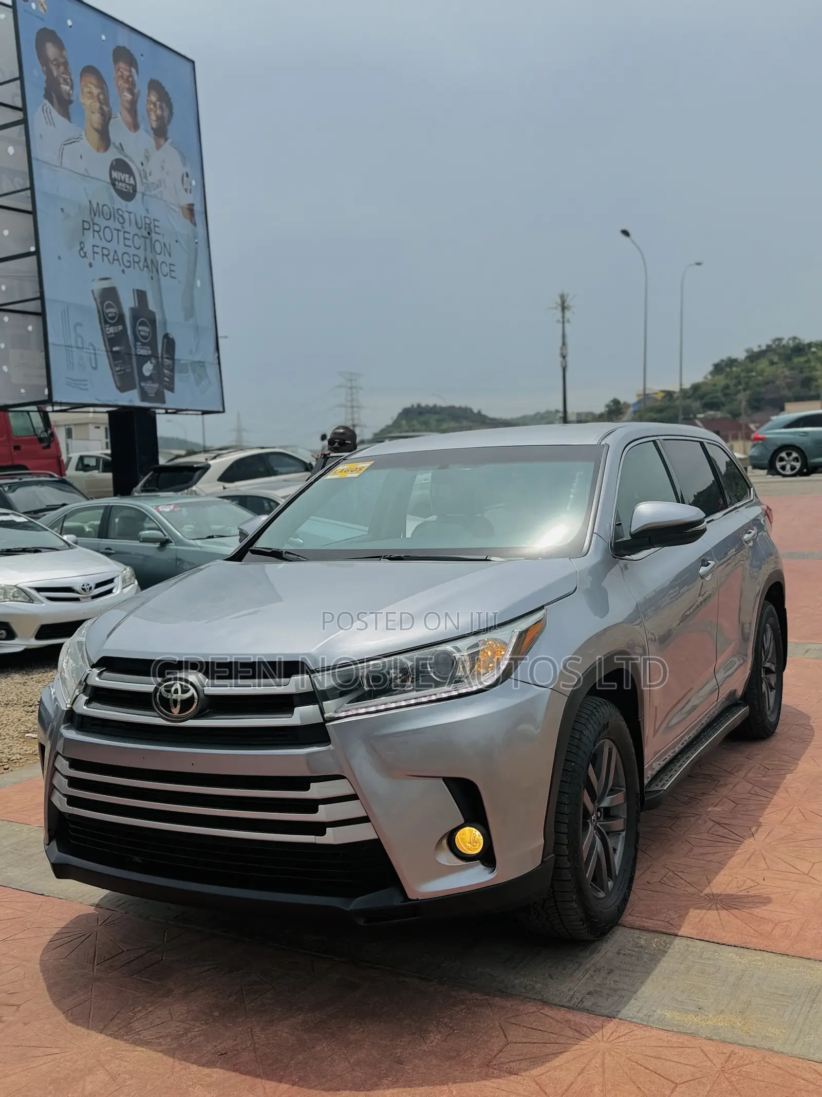 Toyota Highlander LE 4x4 V6 (3.5L 6cyl 8A) 2017 Silver