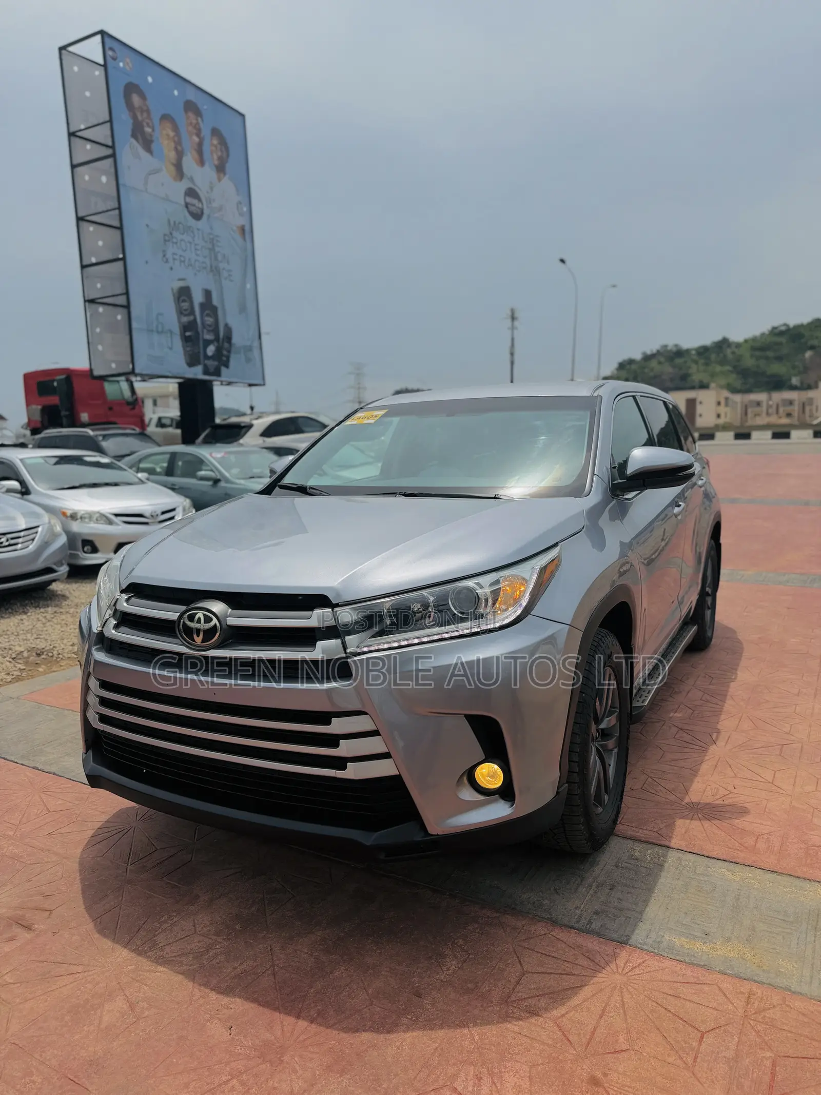 Toyota Highlander LE 4x4 V6 (3.5L 6cyl 8A) 2017 Silver