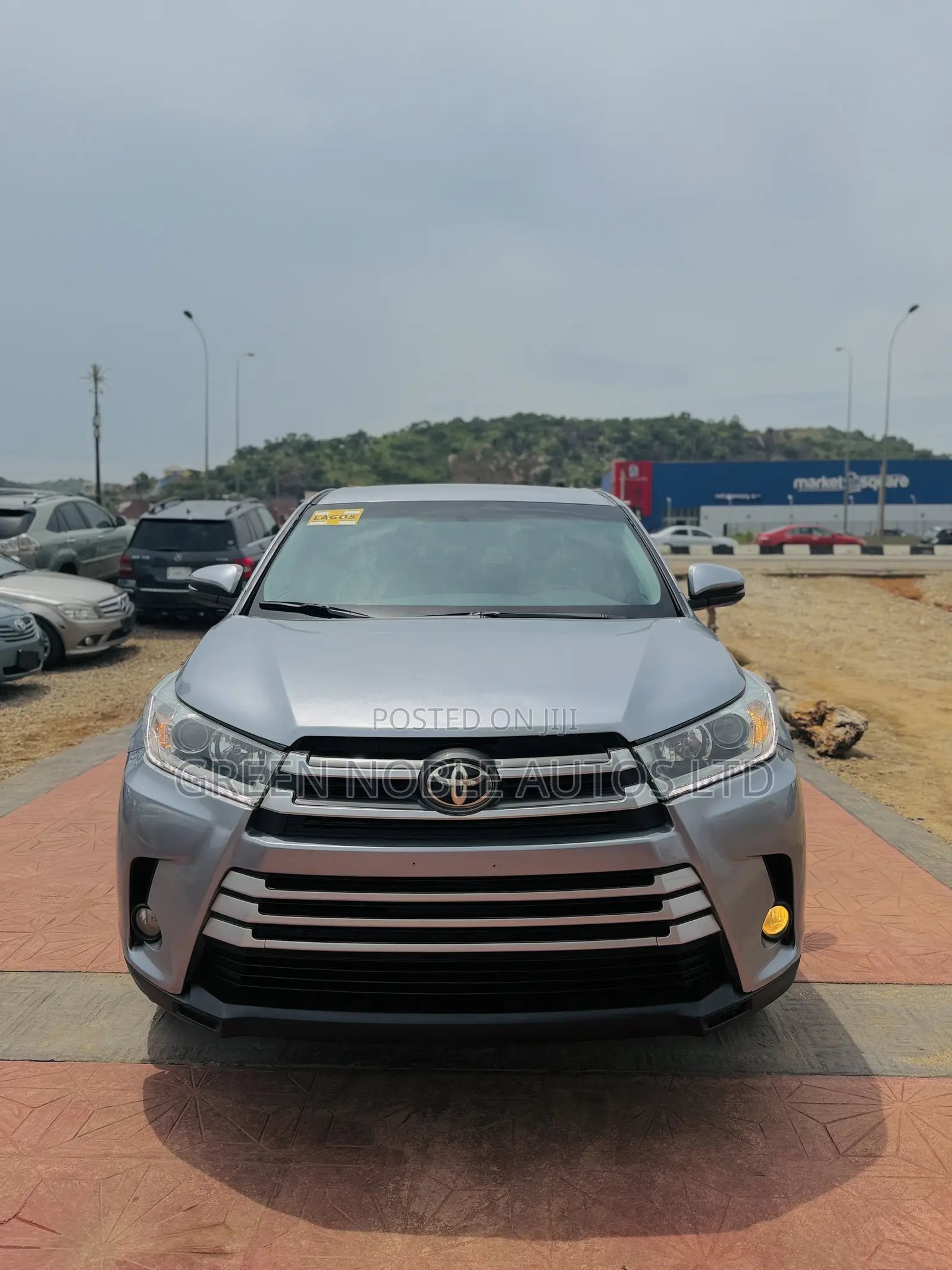 Toyota Highlander LE 4x4 V6 (3.5L 6cyl 8A) 2017 Silver