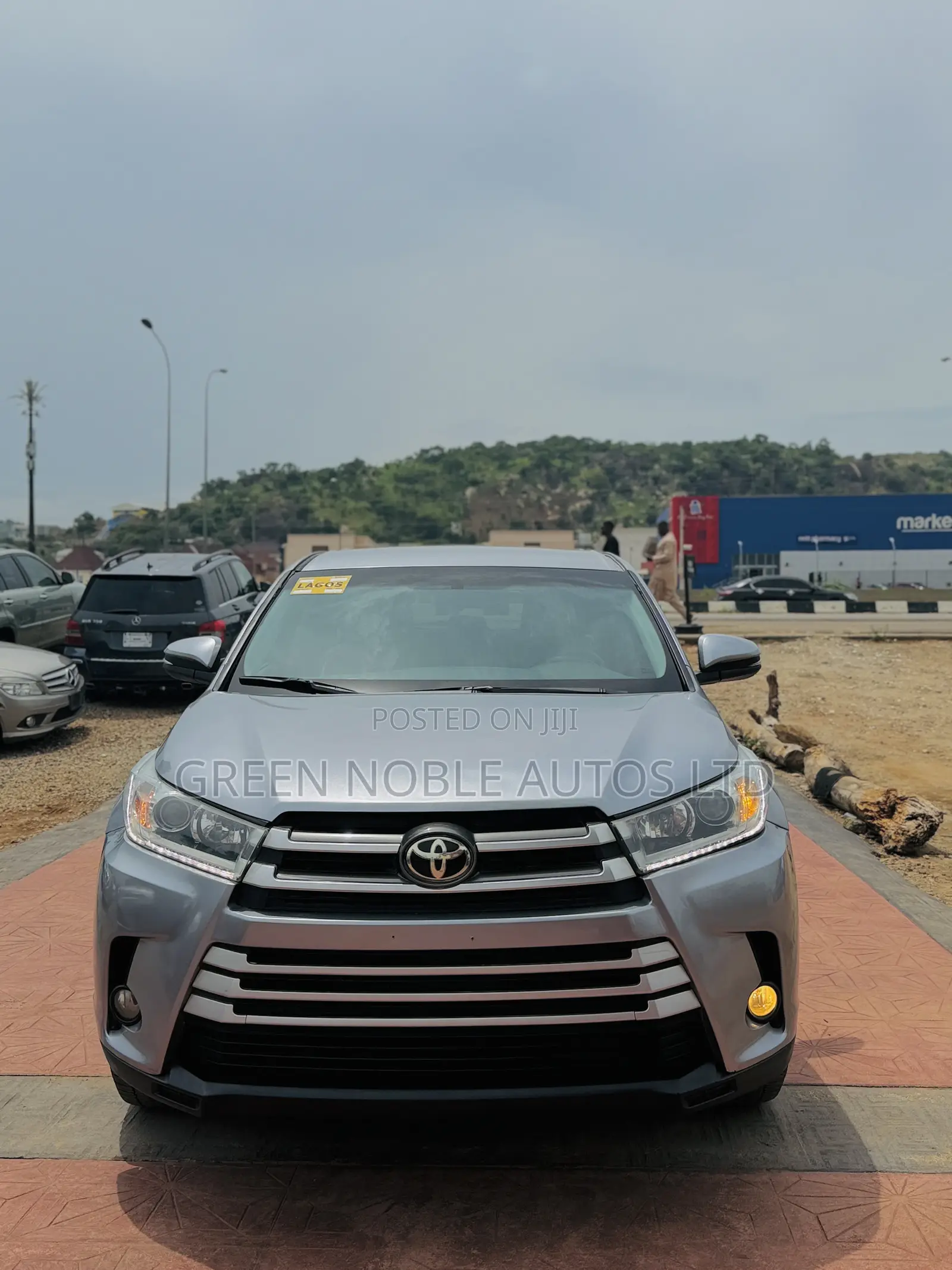 Toyota Highlander LE 4x4 V6 (3.5L 6cyl 8A) 2017 Silver