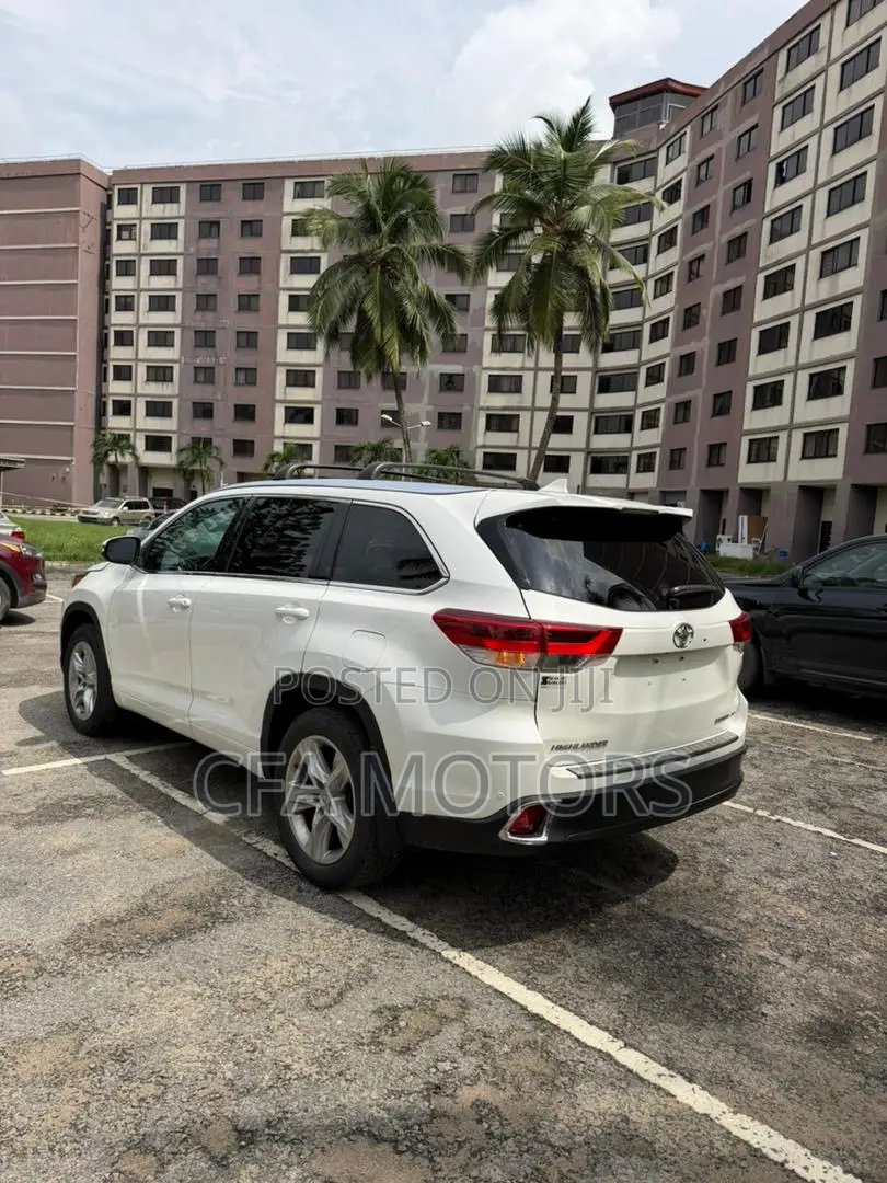 Toyota Highlander Limited Platinum 4dr SUV AWD (3.5L 6cyl 6A) 2015