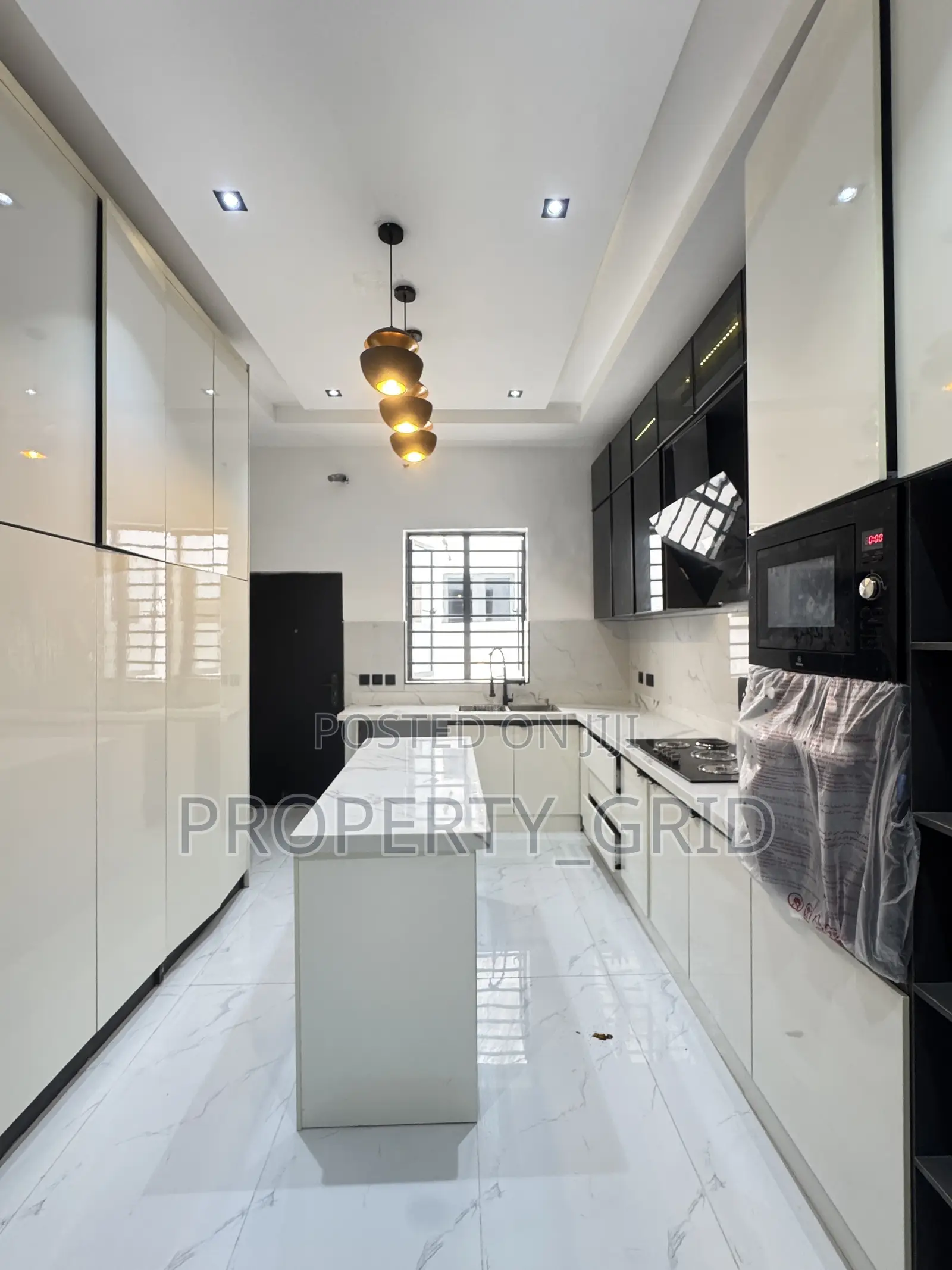 4bdrm Duplex in Ikota for sale
