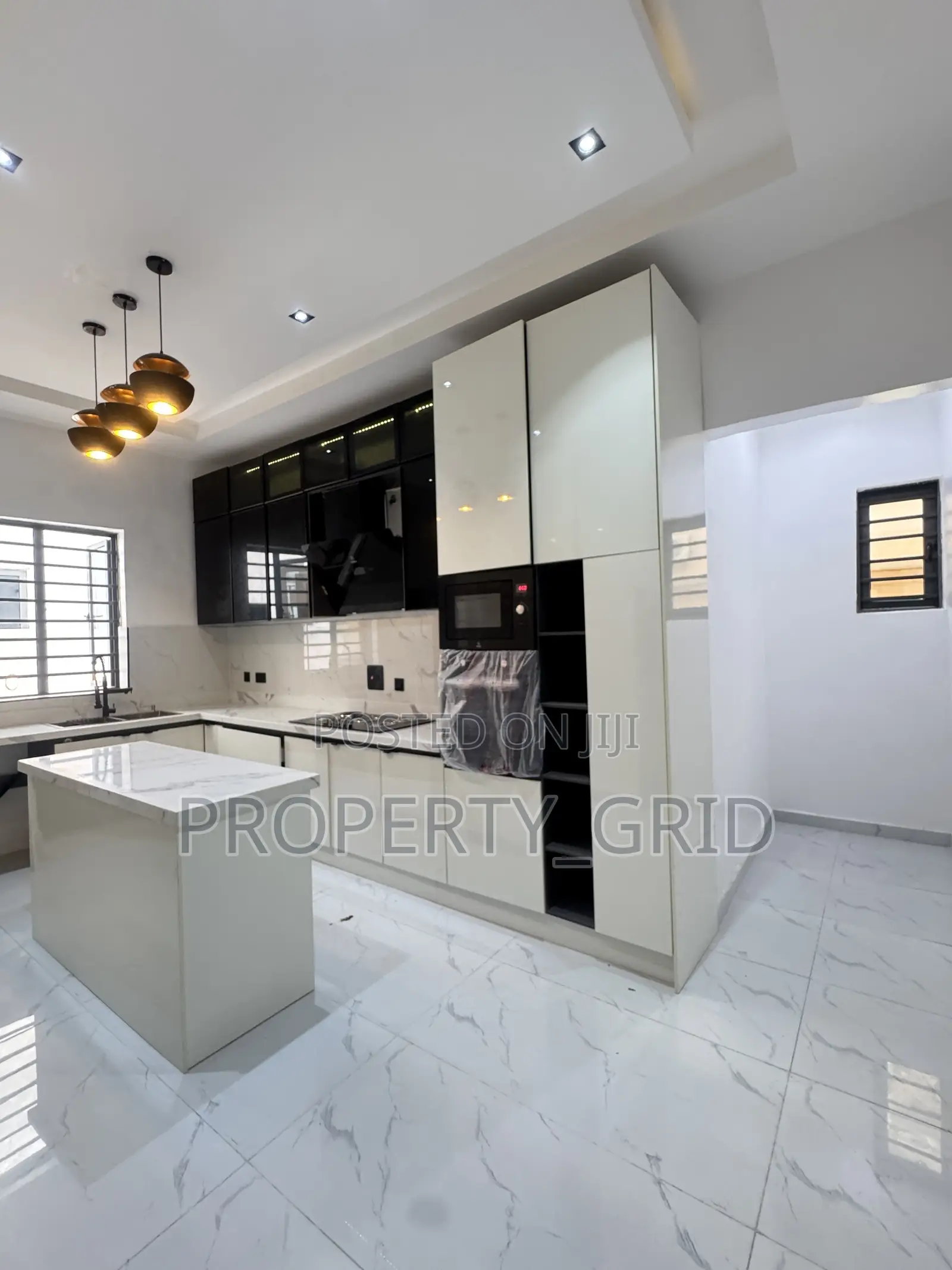 4bdrm Duplex in Ikota for sale