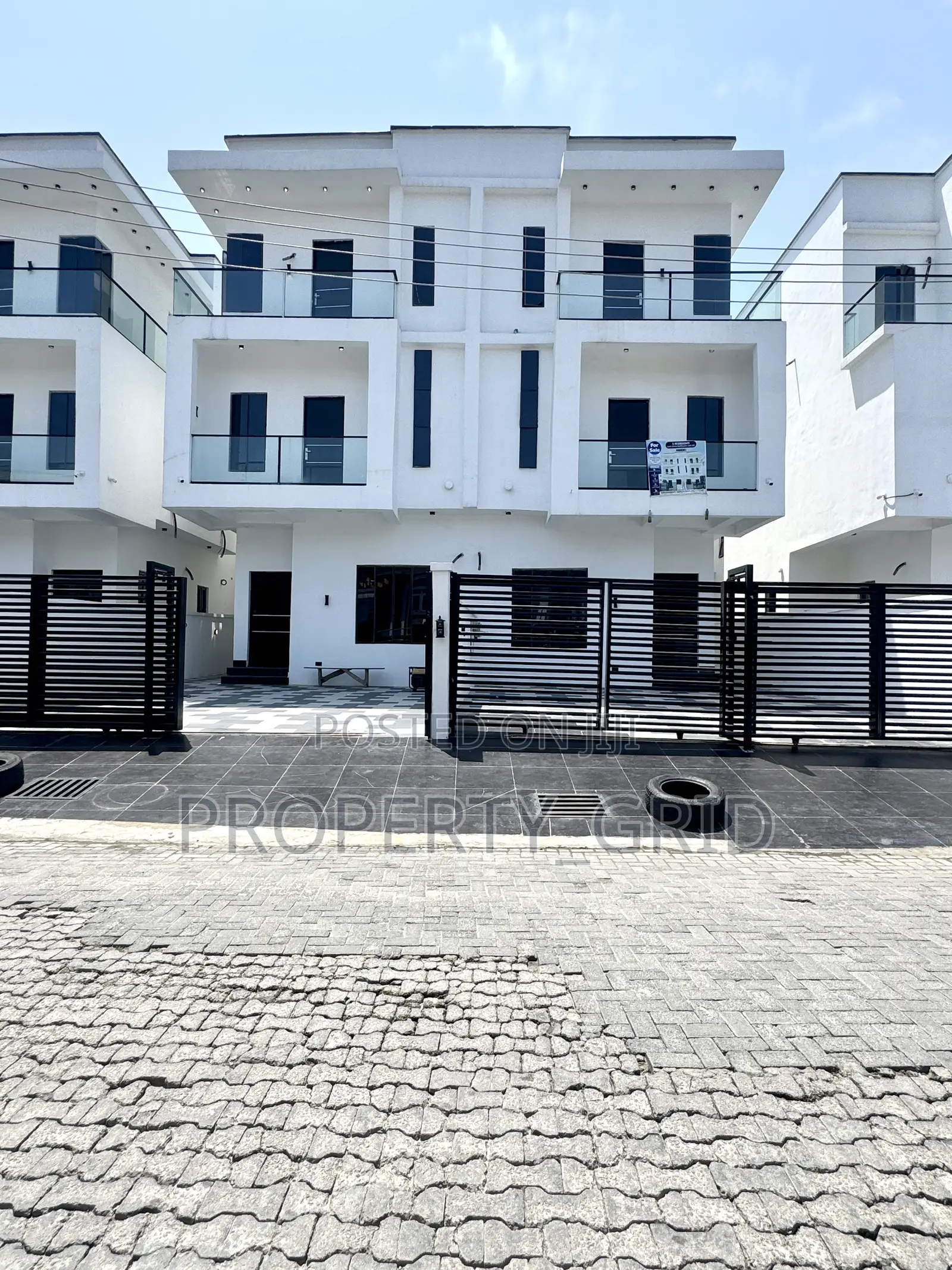 4bdrm Duplex in Ikota for sale