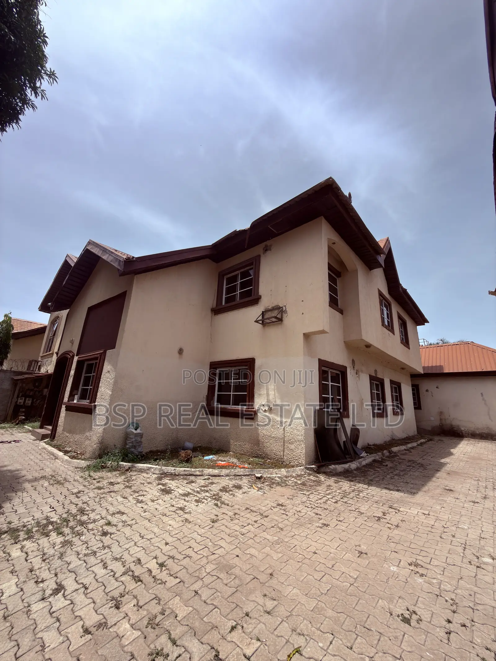 5bdrm Duplex in Gwarinpa for sale