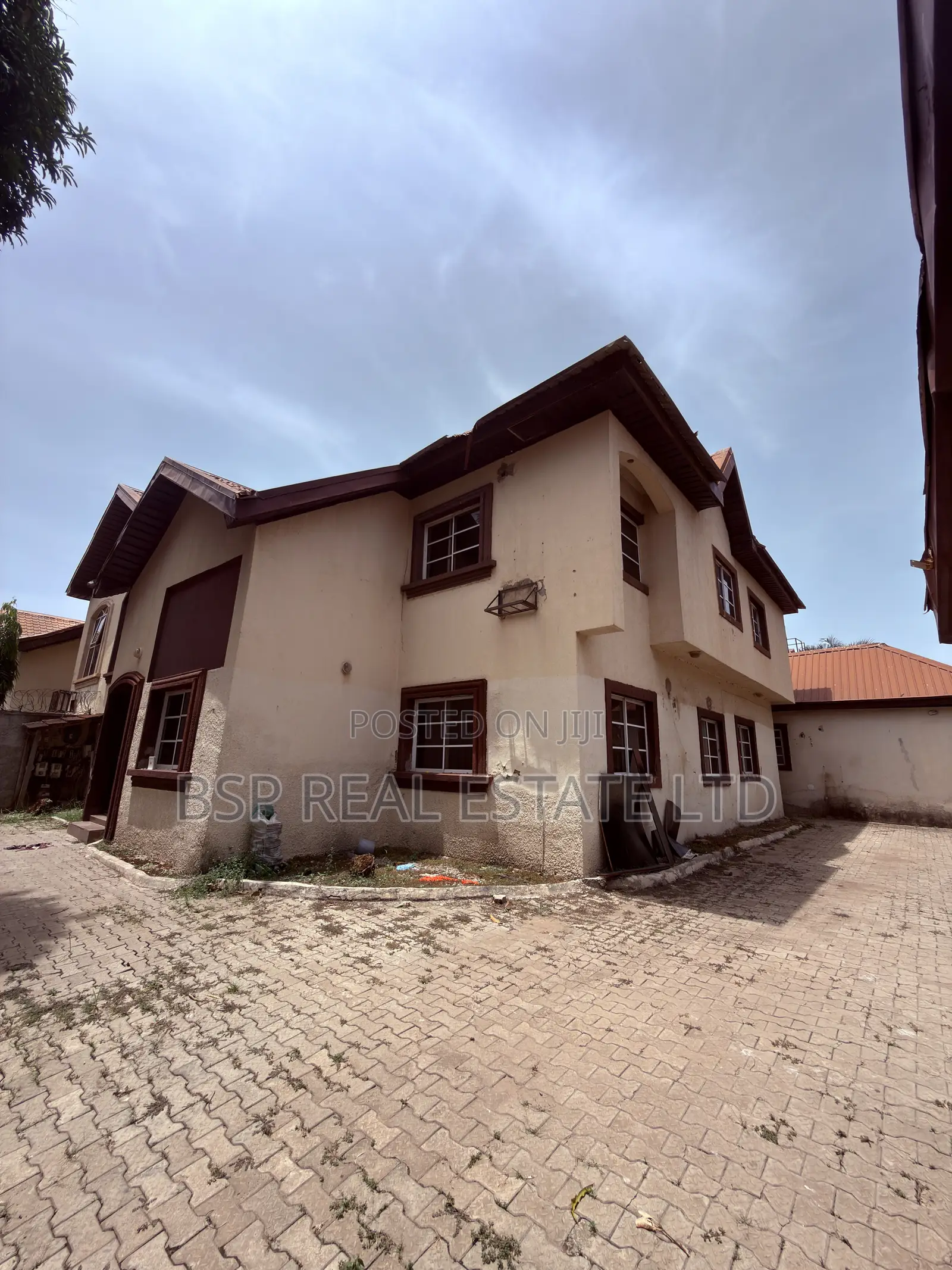 5bdrm Duplex in Gwarinpa for sale