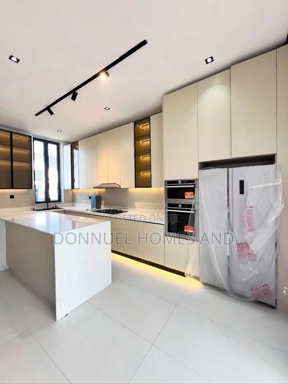 5bdrm Mansion in Ikate for sale