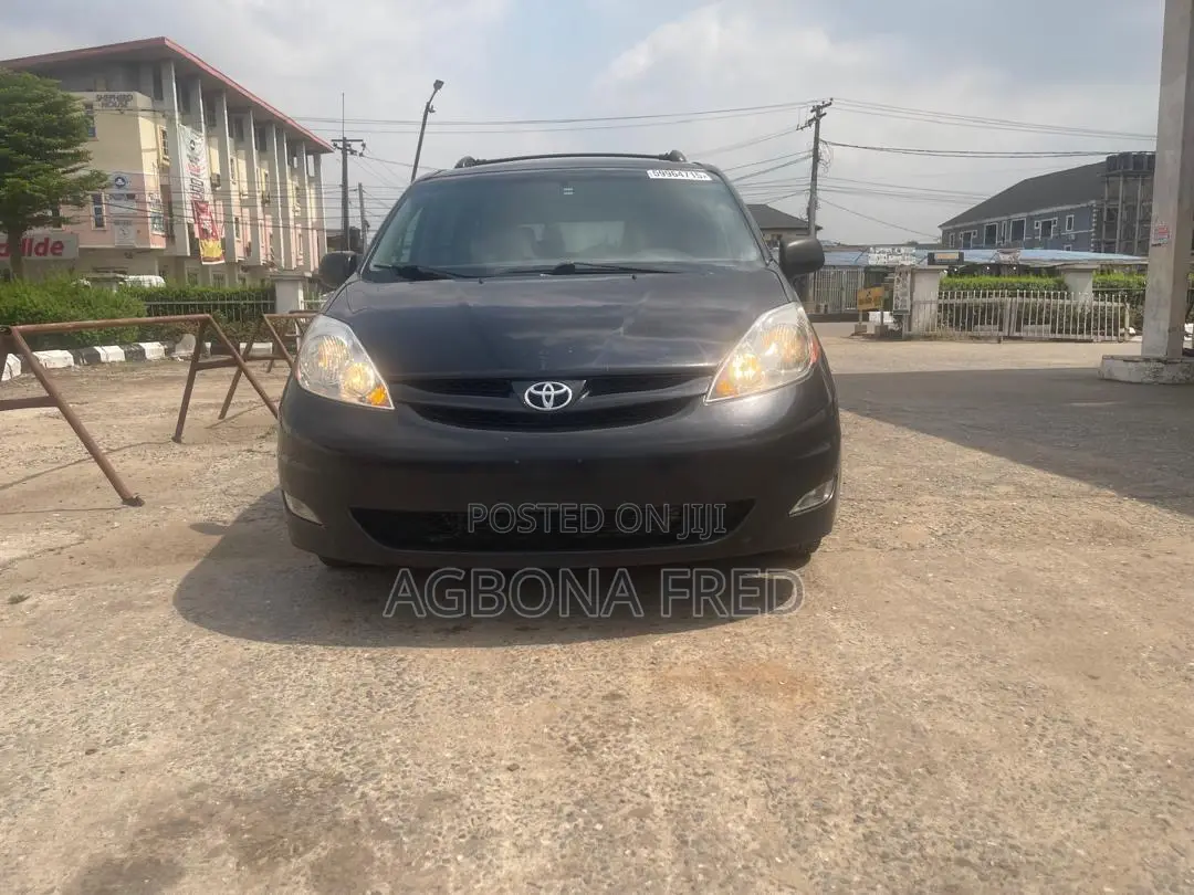 Toyota Sienna LE 2009 Black