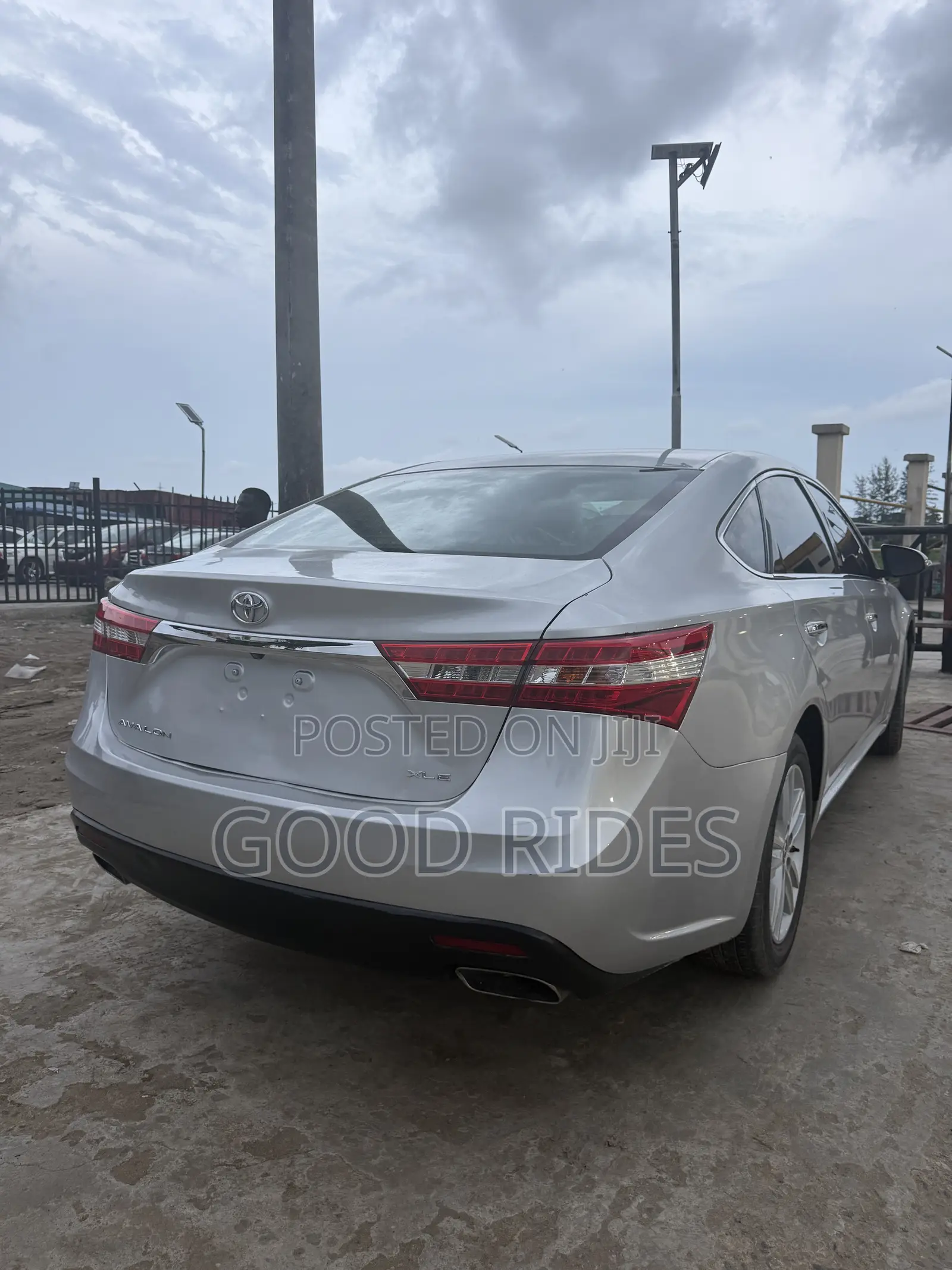 Toyota Avalon XLE Sedar FWD (3.5L 6cyl 6A) 2013 Silver