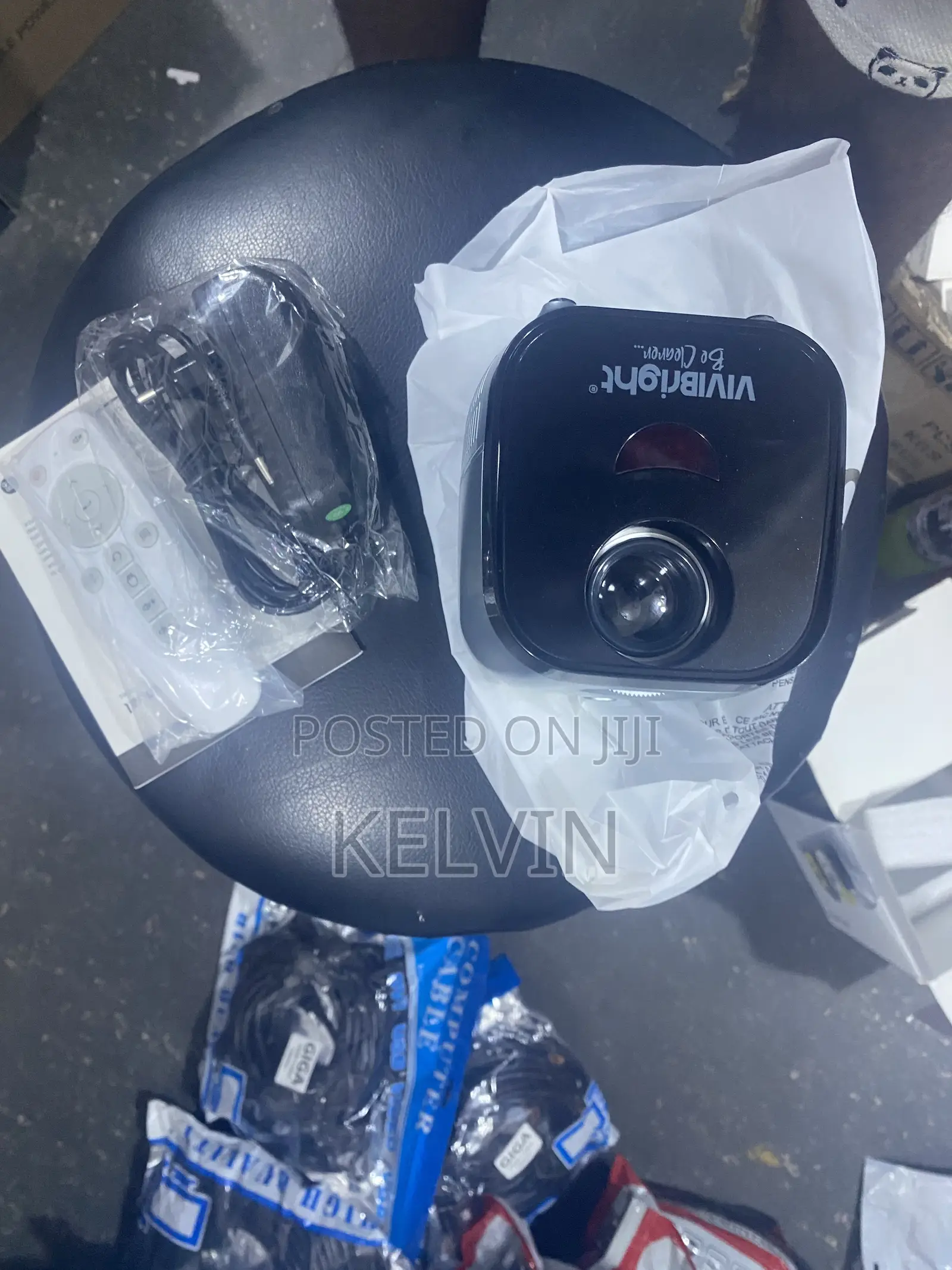 Mini Projector Supports Phone Use