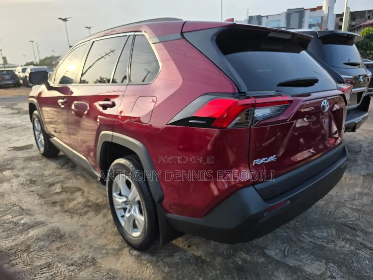 Toyota RAV4 XLE 2021 Red