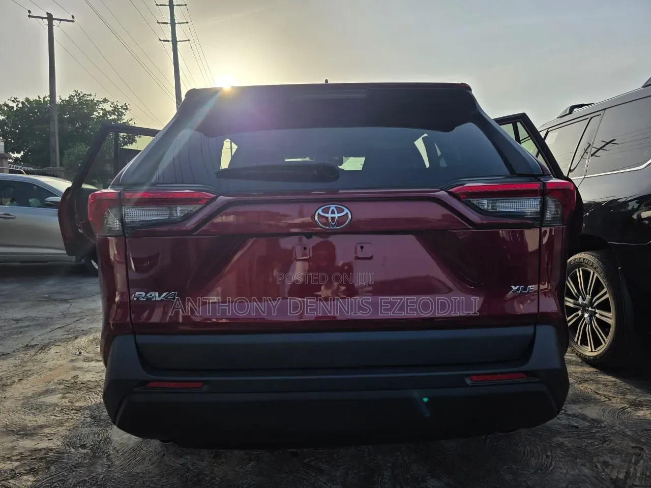 Toyota RAV4 XLE 2021 Red