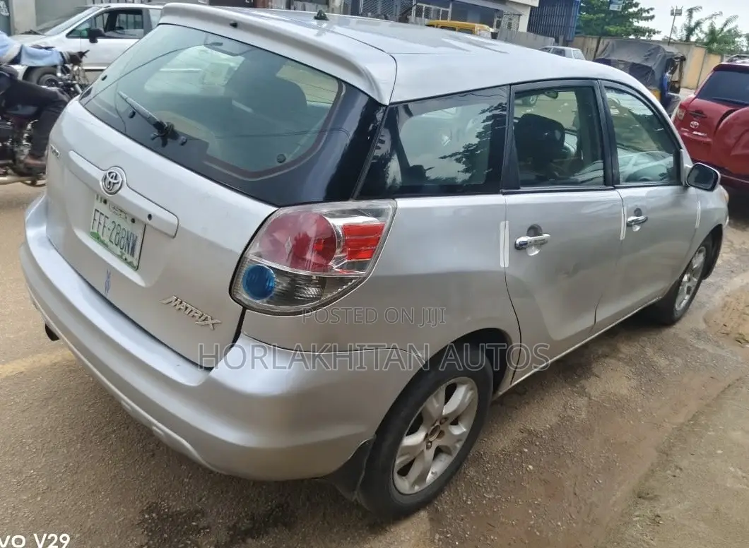 Toyota Matrix Hatchback AWD (1.8L 4cyl 4A) 2006 Silver