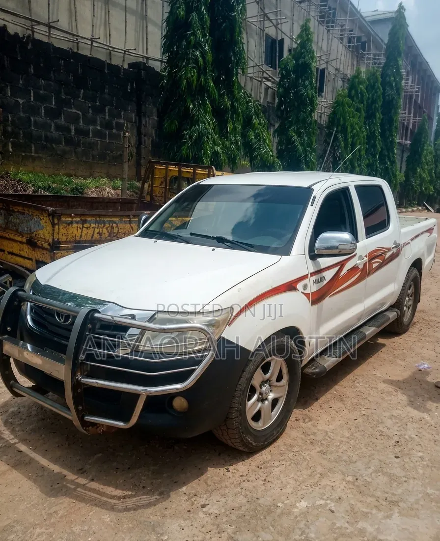 Toyota Hilux 2009 White