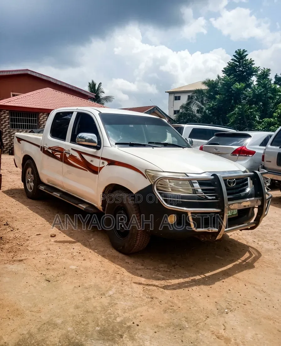 Toyota Hilux 2009 White