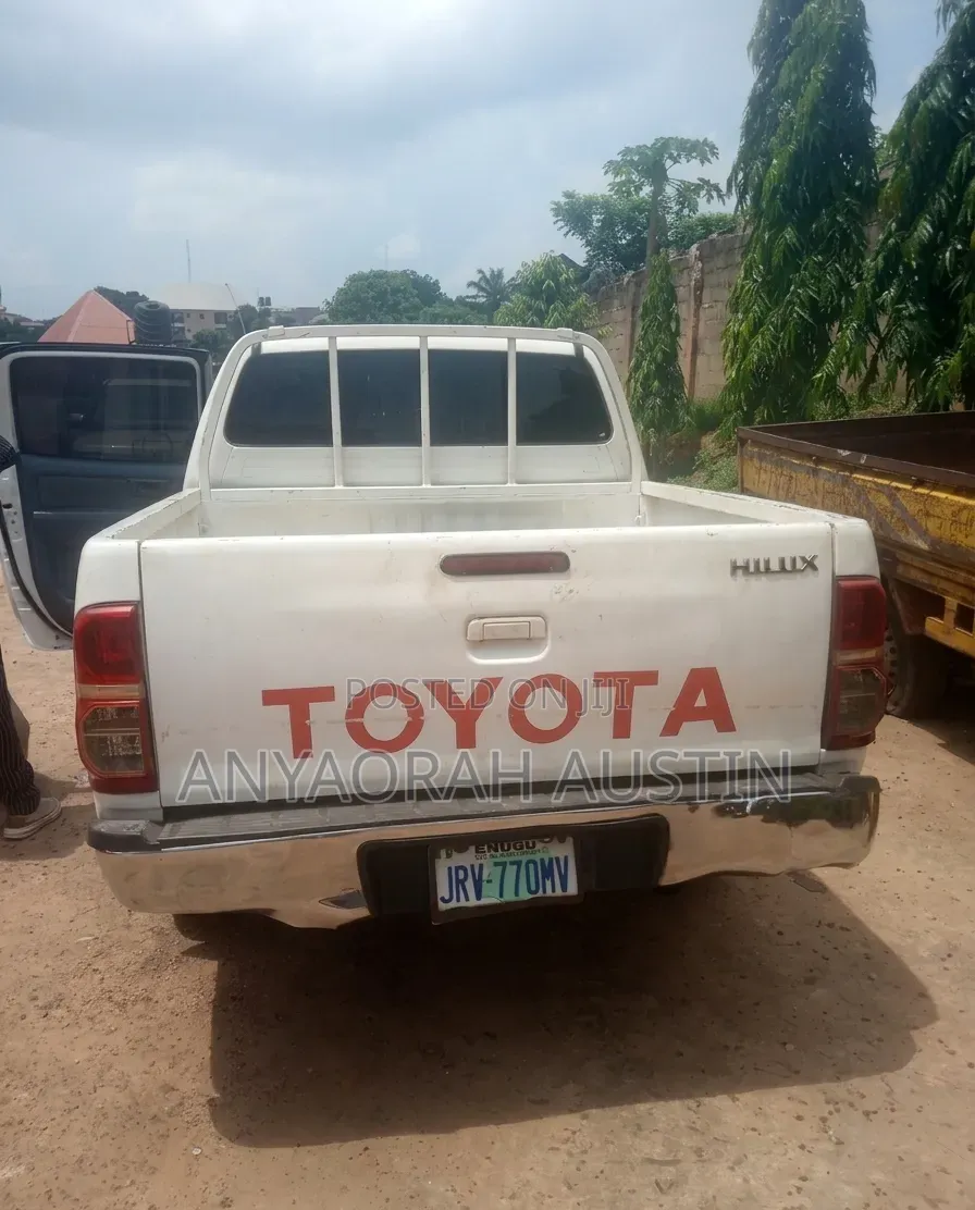 Toyota Hilux 2009 White