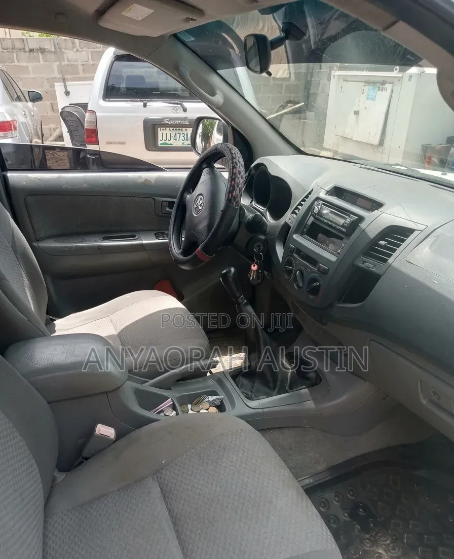 Toyota Hilux 2009 White