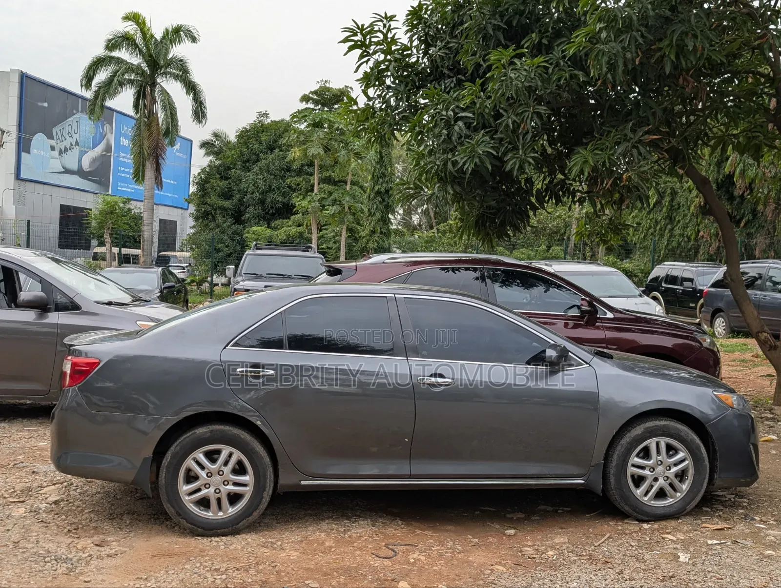 Toyota Camry LE 4dr Sedan (2.5L 4cyl 6A) 2013 Gray
