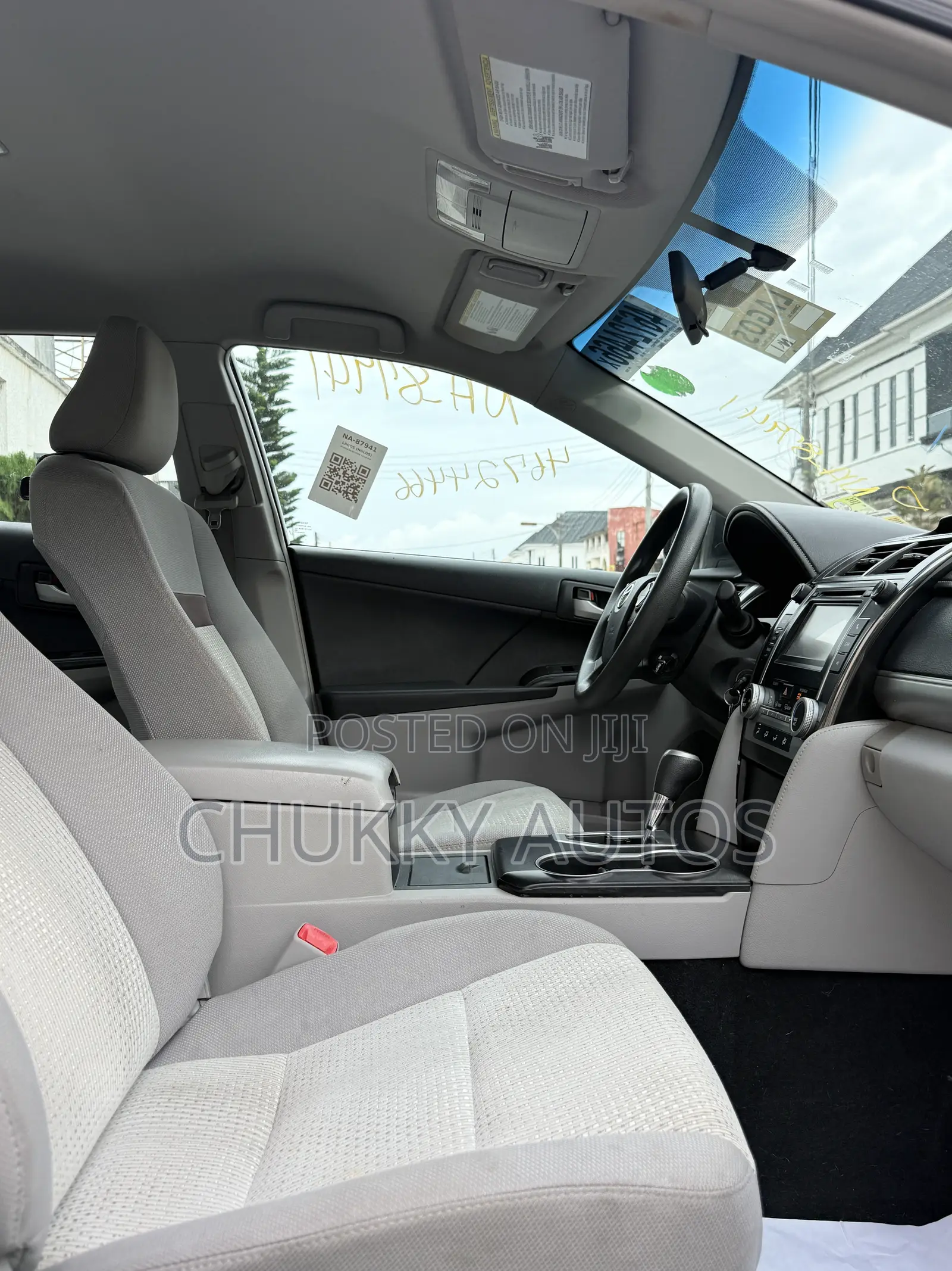 Toyota Camry LE 4dr Sedan (2.5L 4cyl 6A) 2012 White