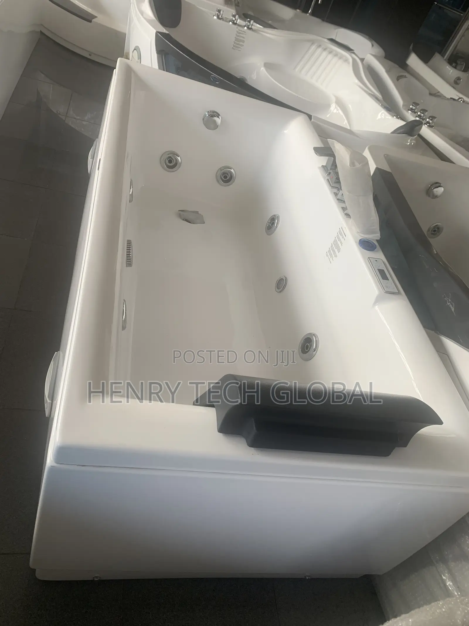 Free Standing Bathtub (Square Shape )