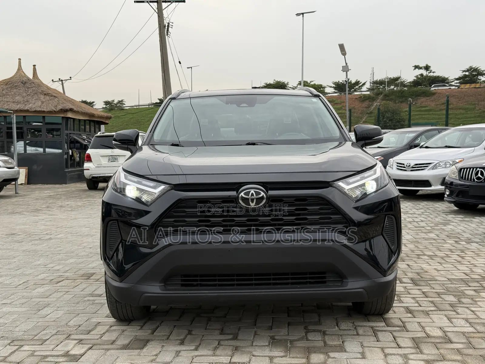 Toyota RAV4 XLE 2022 Black