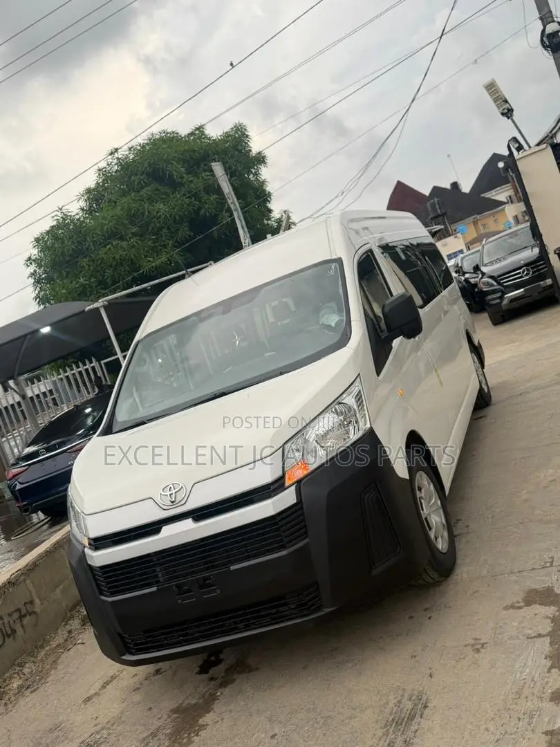 Toyota HiAce 2021 White