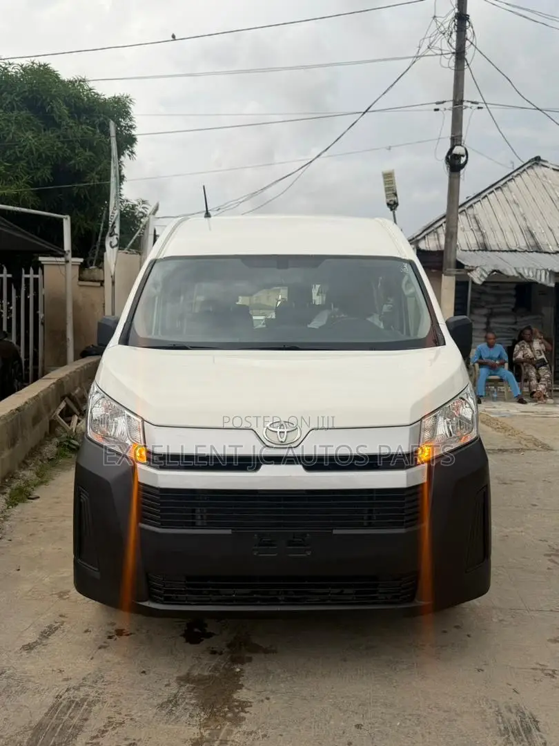 Toyota HiAce 2021 White
